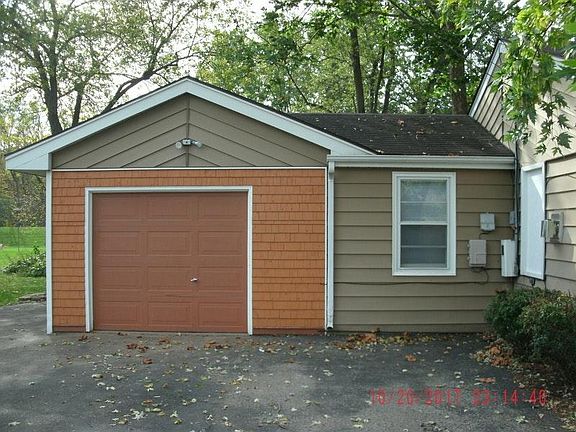 2nd image of 16261 W Des Plaines Dr