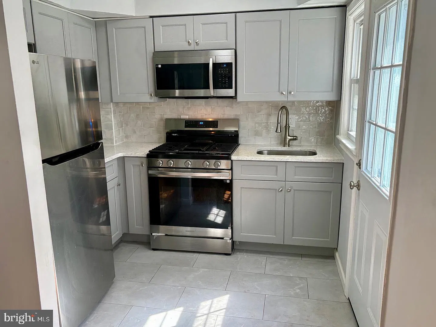 2 bed, 1.0 bath, 750 sqft, $2,100 — Photo 4