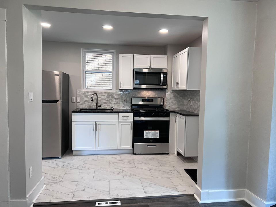 New kitchen with gorgeous tile backsplash and flooring.
