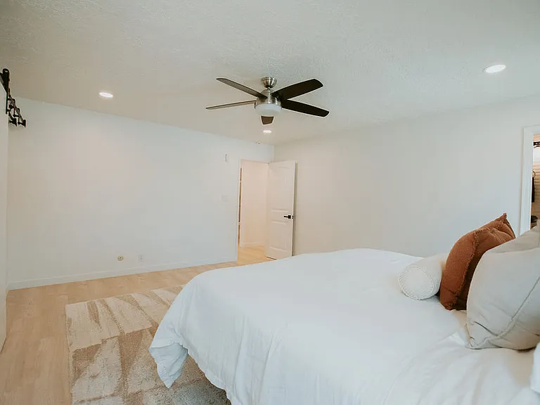 9514 Avenida Del Oso NE — Photo 10