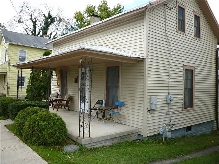 212 W Main St photo 1