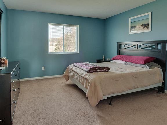 5th image of 3803 Christine St