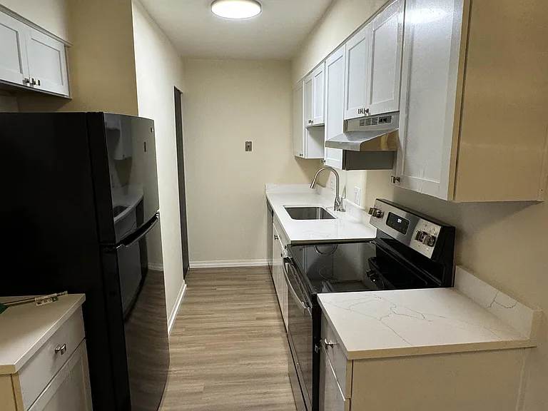 510 Montrose Ave #8 — Photo 14