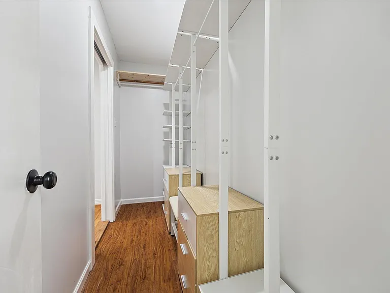 522 Barkley St — Photo 9