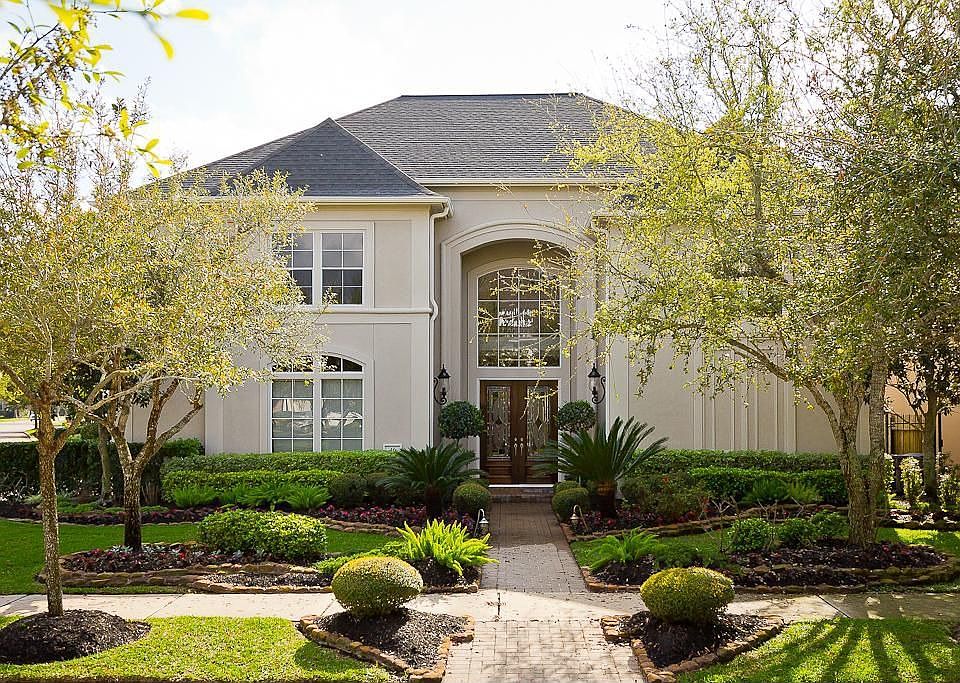 1st image of 46 Old Windsor Way