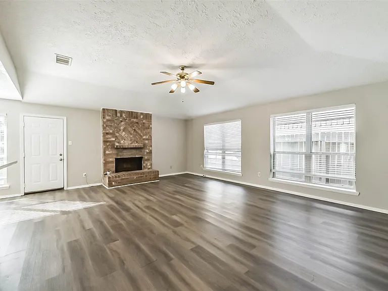 2406 Pilgrims Bend Dr — Photo 11