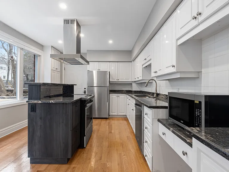 447 Green Ave — Photo 33