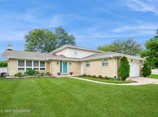 327 Summit Ct, Schaumburg, IL 60193