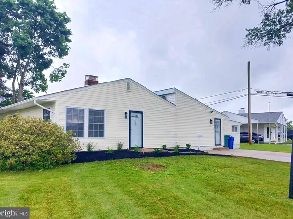 54 Freedom Ln, Levittown, PA 19055