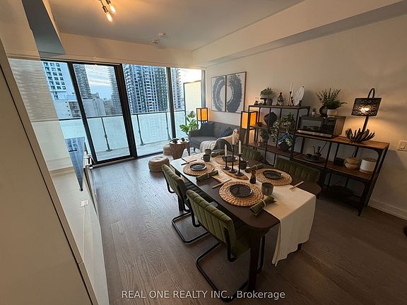 4th image of 161 Roehampton Ave #1902