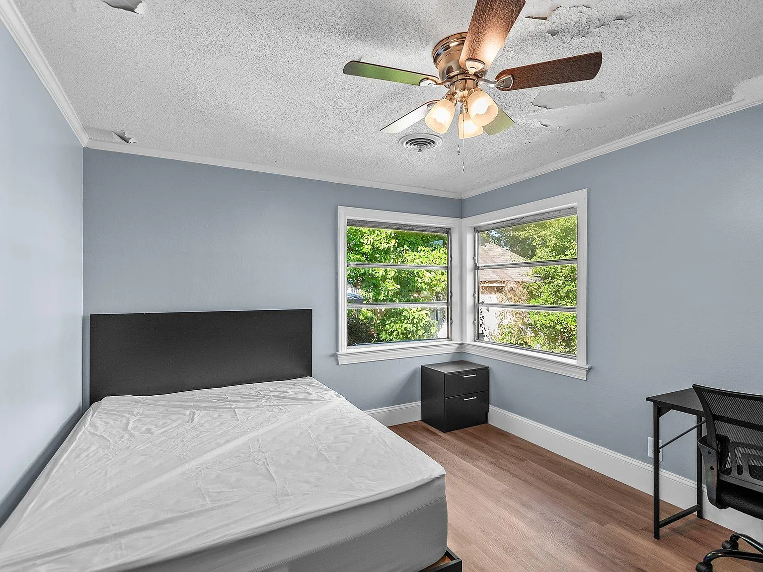 4 bed, 3.0 bath, 3071 sqft, $637 — Photo 1