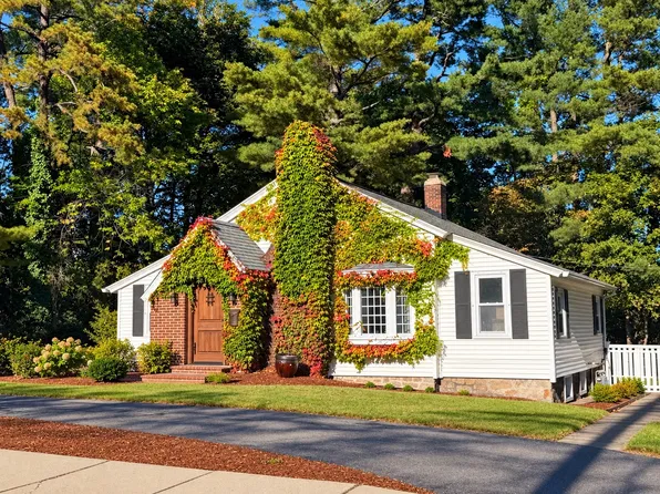 55 Elm St, Methuen, MA 01844