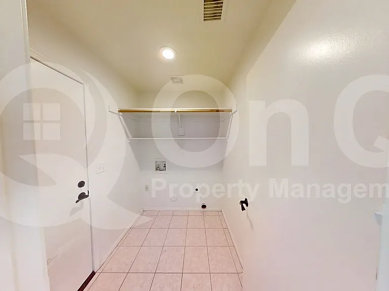 907 N Falcon Dr — Photo 18