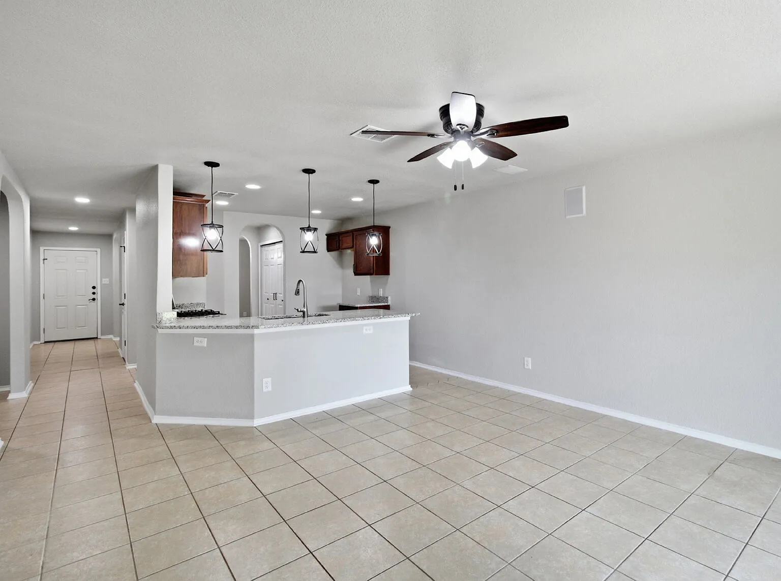 3 bed, 2.0 bath, 1274 sqft, $1,495 — Photo 2