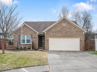 704 Auburn Oaks Dr, Louisville, KY 40214