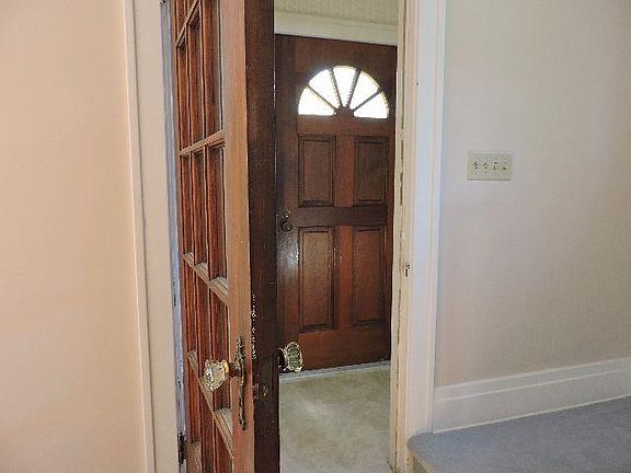 5th image of 806 Forest Ave