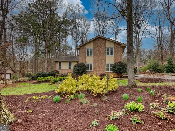 832 Sweet Briar Ln SE, Conyers, GA 30094