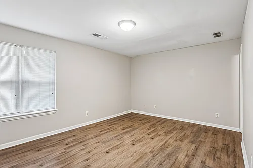 1030 Huntington Trce SE Photo 1