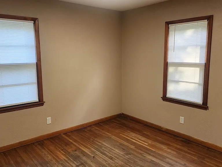 3031 S Volutsia Ave — Photo 12
