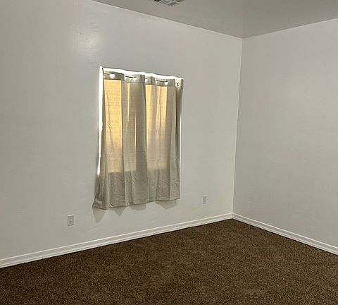 5th image of 3012 E Northfield Ave