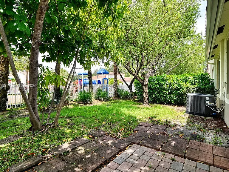 18743 SW 27th St #18743 — Photo 24
