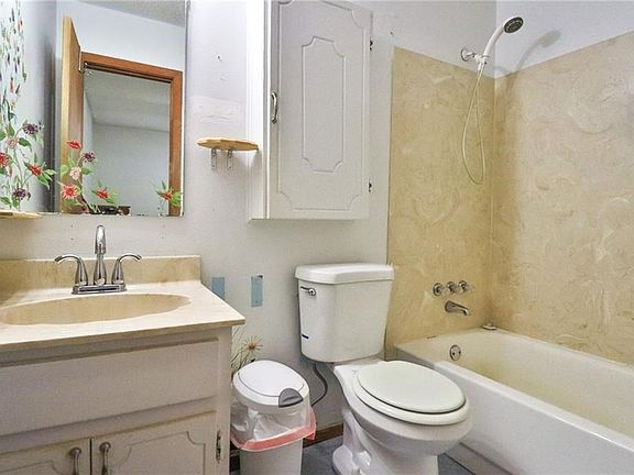 3rd image of 2841 Dove Ave