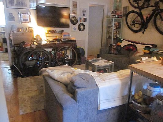 4th image of 14 Scholes St APT 1
