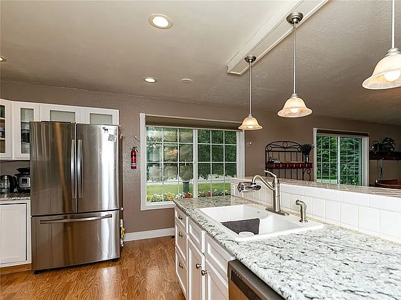 5th image of 1 Alison Dr