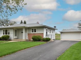 1638 Rushmore Dr, Waukesha, WI 53188