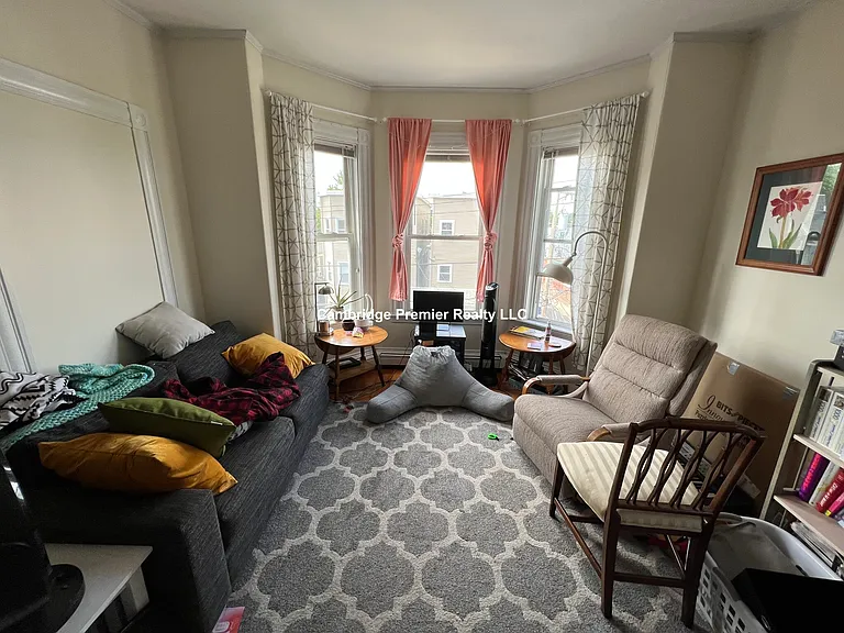 392 Washington St #4 — Photo 1