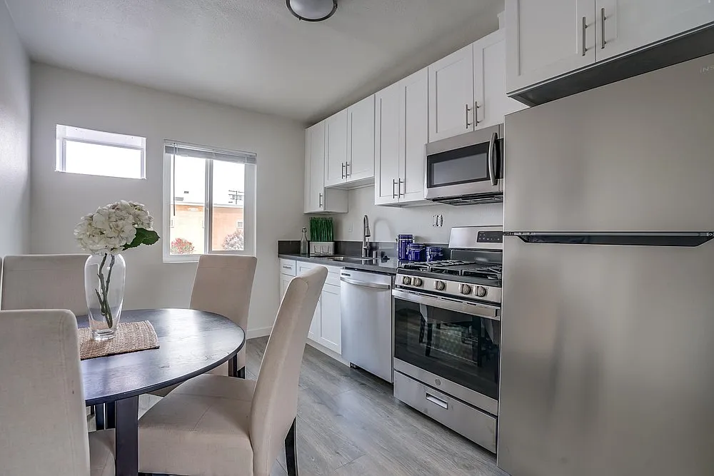 1074 E Market St — Photo 4