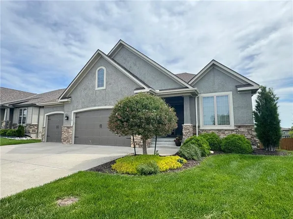 609 Savannah Dr, Greenwood, MO 64034