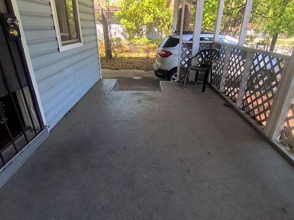3rd image of 2092 Benedict Rd