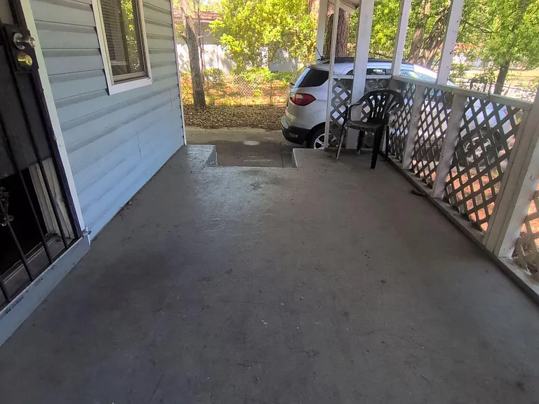 2092 Benedict Rd — Photo 3
