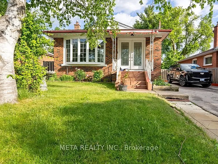 79 Chestermere Blvd — Photo 1