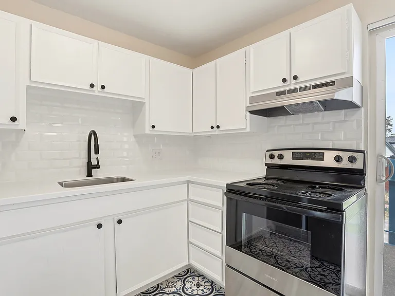 234 N Lincoln St #9 — Photo 1