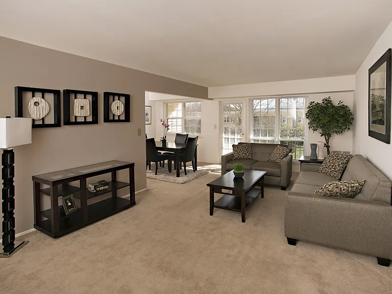 Green Acres Homes — Photo 1