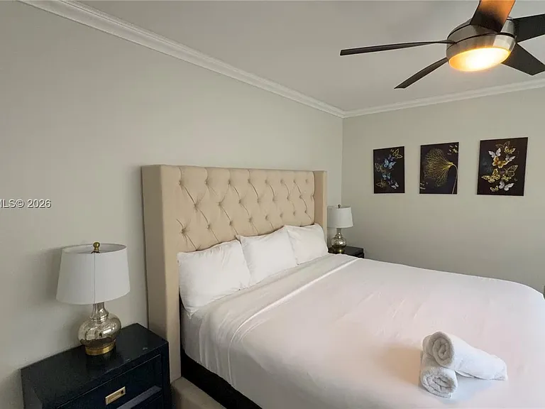 10004 E Bay Harbor Dr #8 — Photo 14