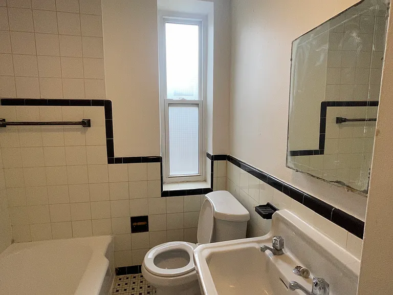 2407 Lake Shore Blvd W #20 — Photo 6