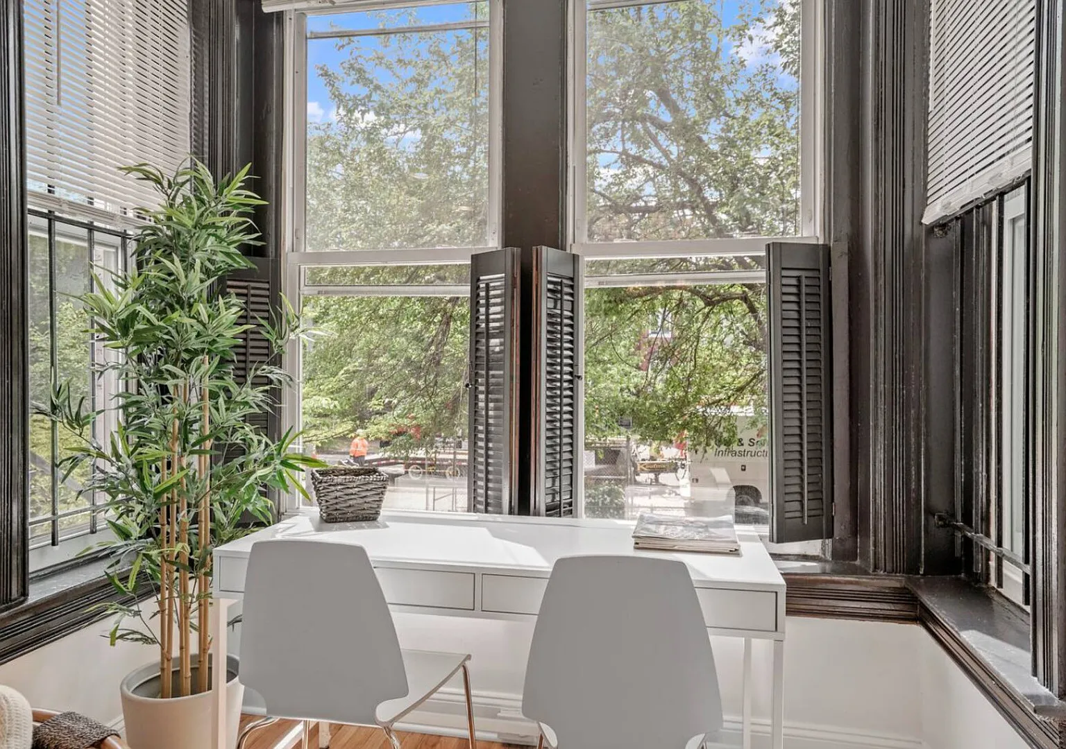 Capitol View 3BR Rowhouse | Convention Center Shaw — Photo 3
