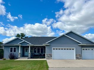 18579 228th St, Manchester, IA 52057