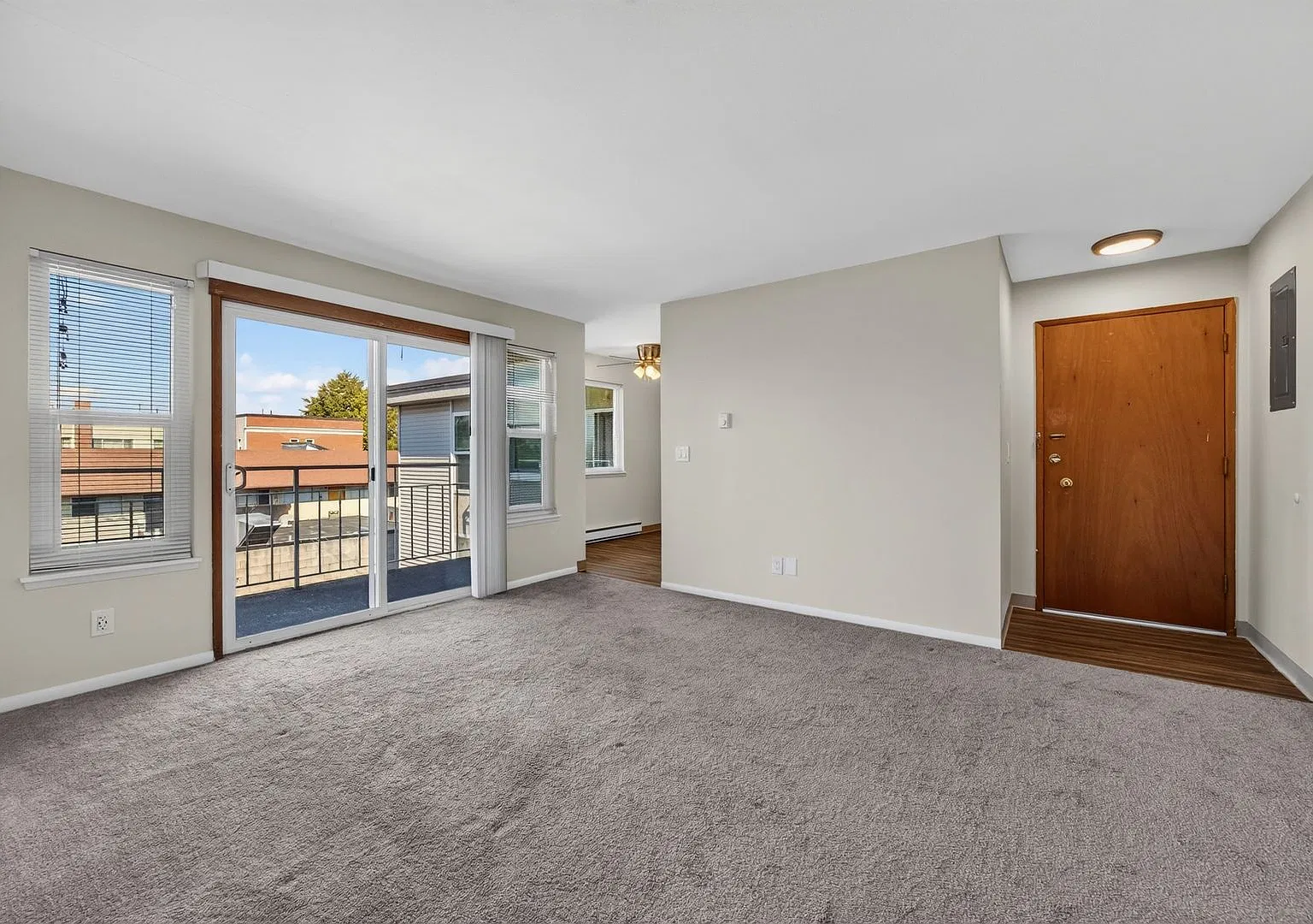 La Premiere Apartments | Prime North Admiral Location — Photo 3