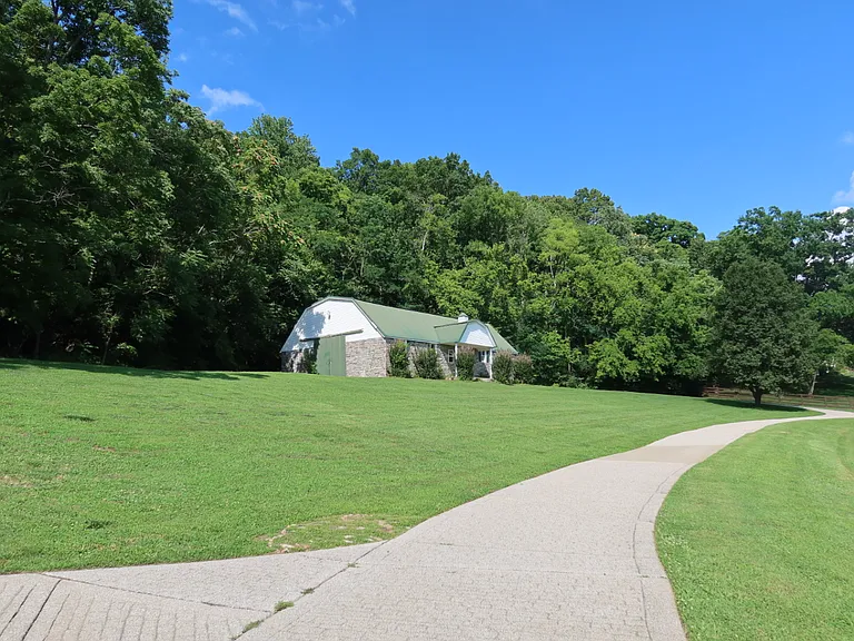 1026 Holly Tree Gap Rd — Photo 4