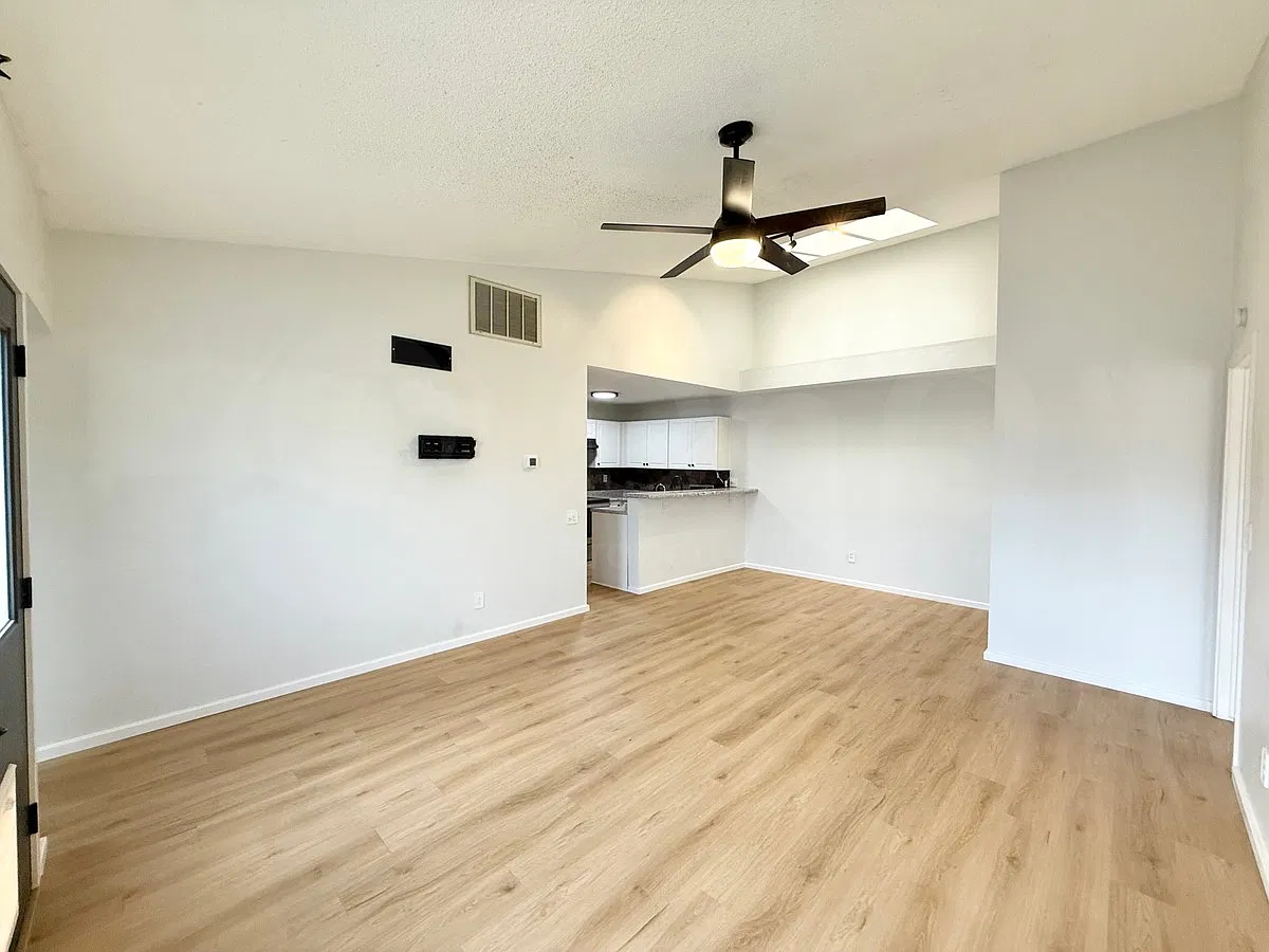 2 bed, 2.0 bath, 863 sqft, $1,600 — Photo 3