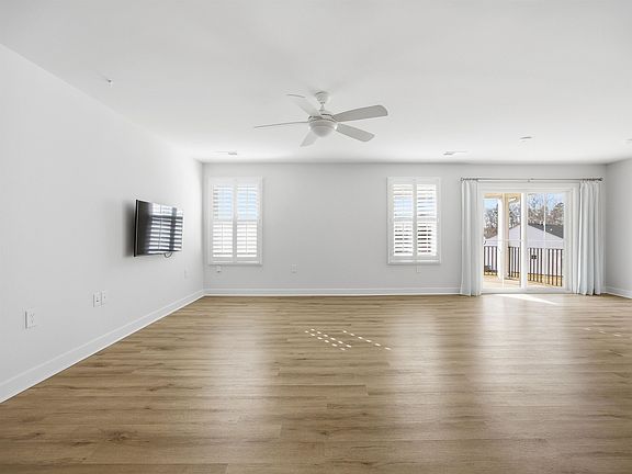 5th image of 1029 Hunter Green Ln