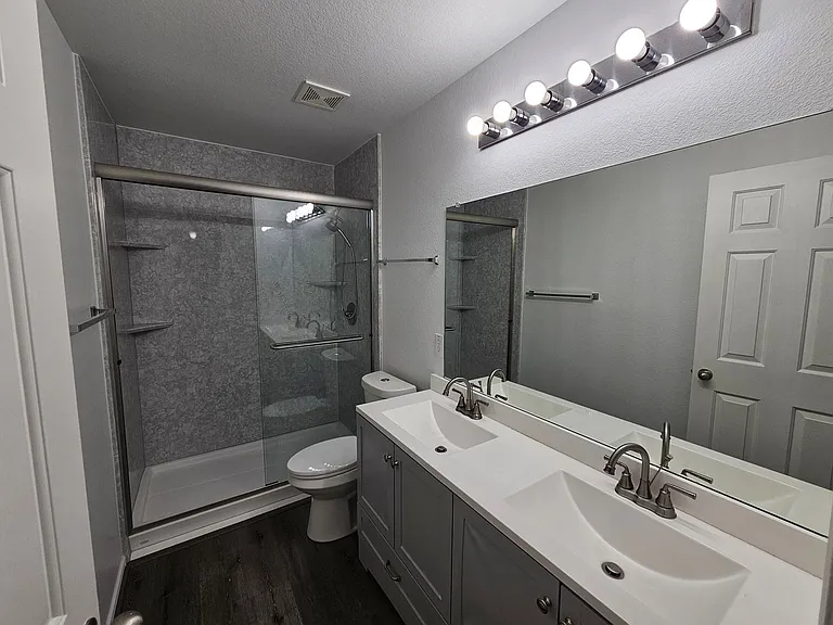 902 Fleming St — Photo 34