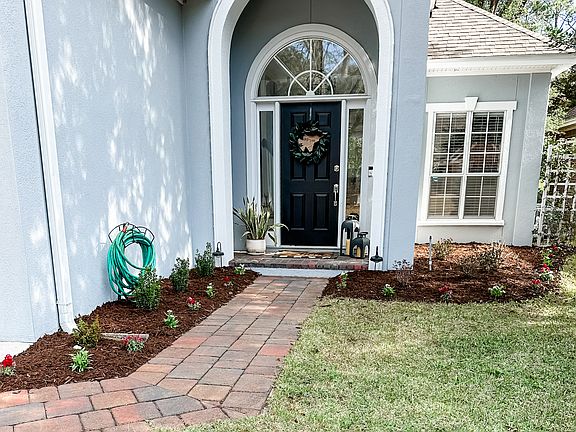 2nd image of 1483 Oakmont Pl