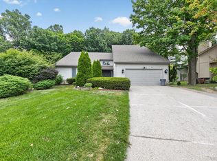 38808 Lancaster Dr, Farmington Hills, MI 48331