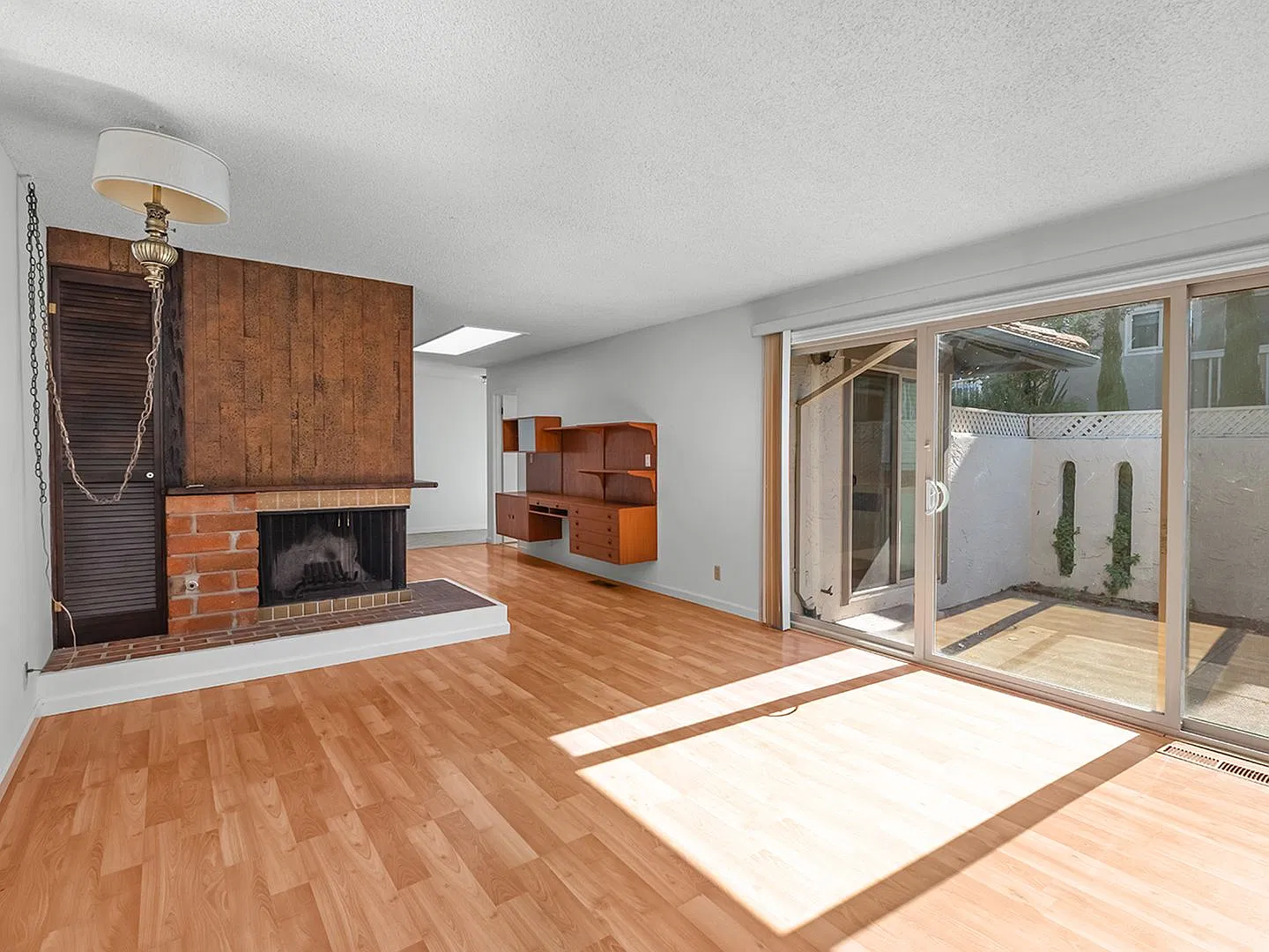 Single Level Townhouse — Photo 3