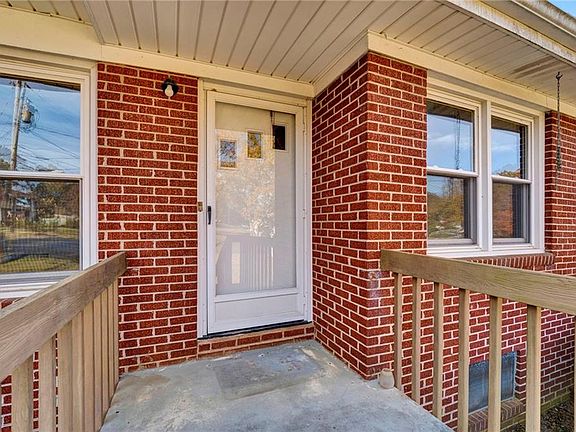 4th image of 15 Blue Mountain Dr